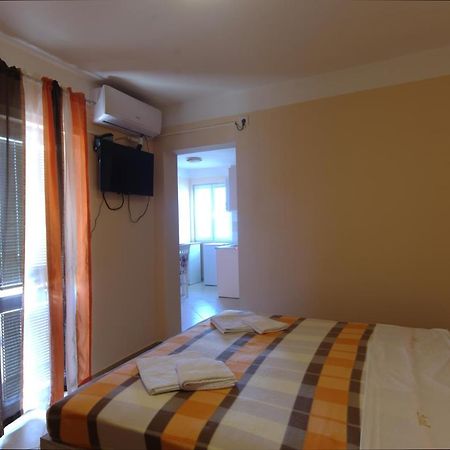 Apartments Astel บาร์ ภายนอก รูปภาพ