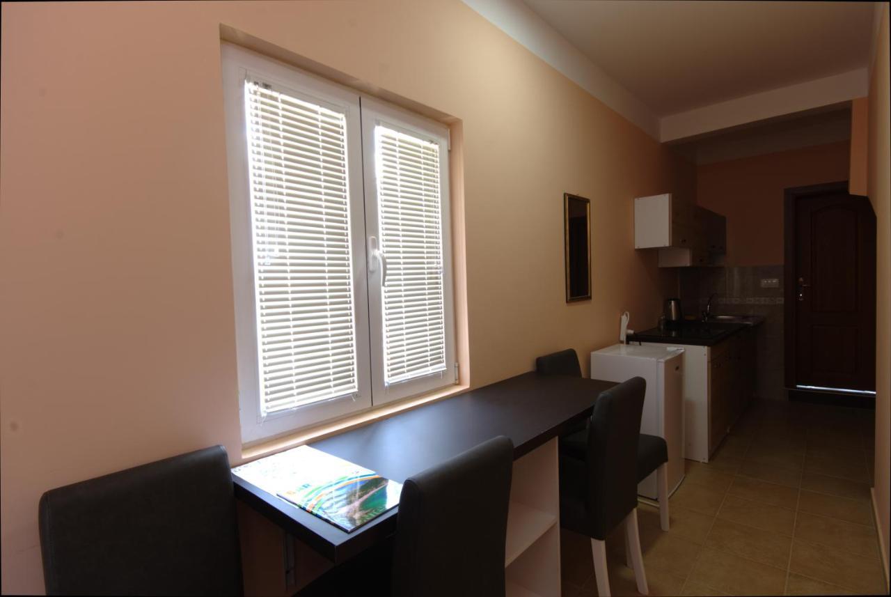 Apartments Astel บาร์ ภายนอก รูปภาพ