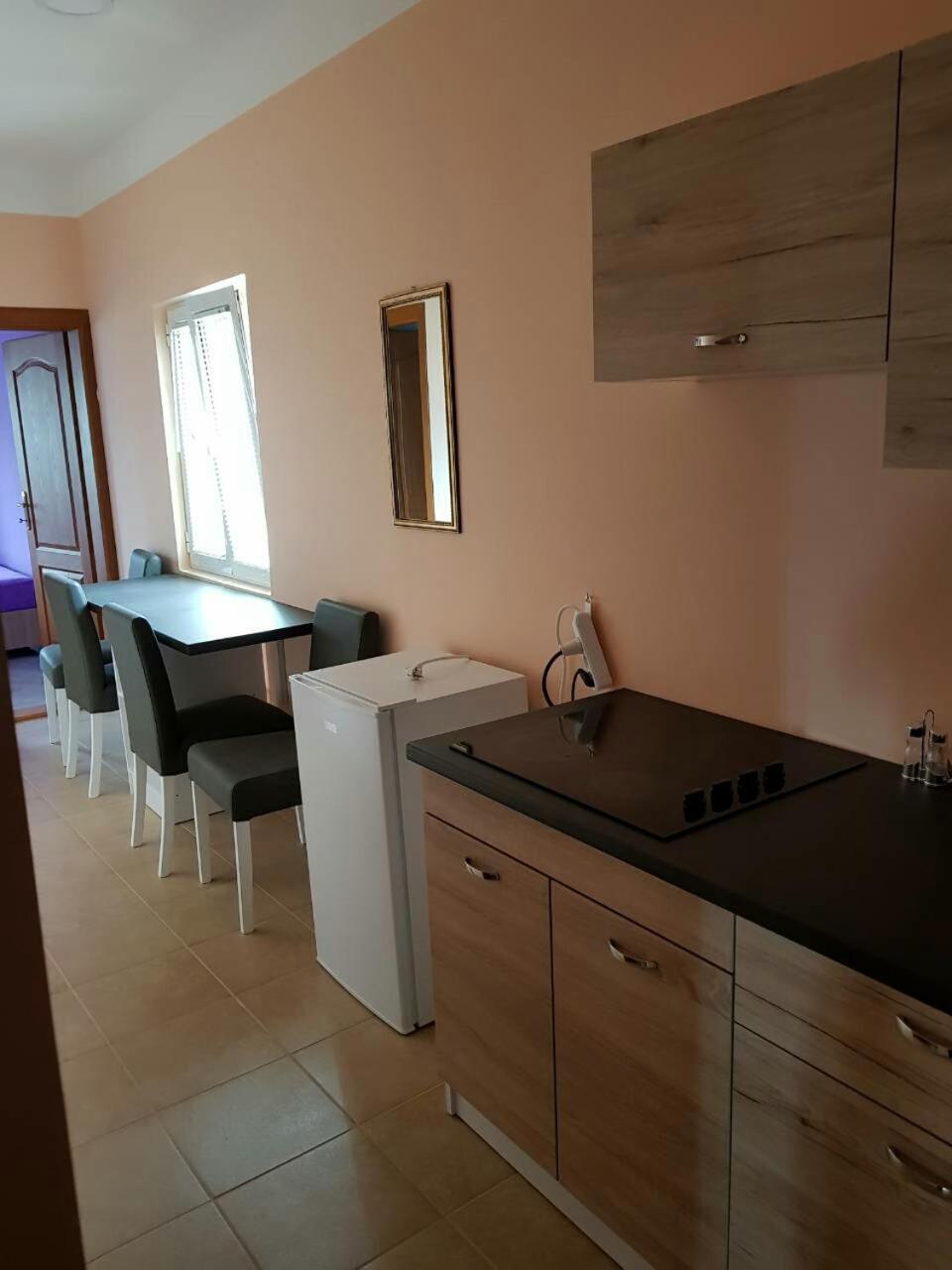 Apartments Astel บาร์ ภายนอก รูปภาพ